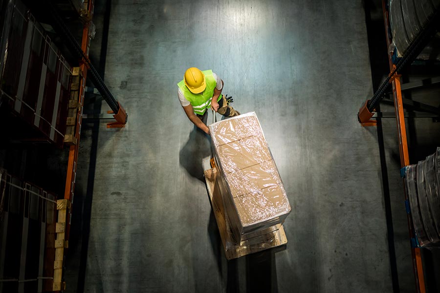 raleigh-commerical-moves-pallet-worker